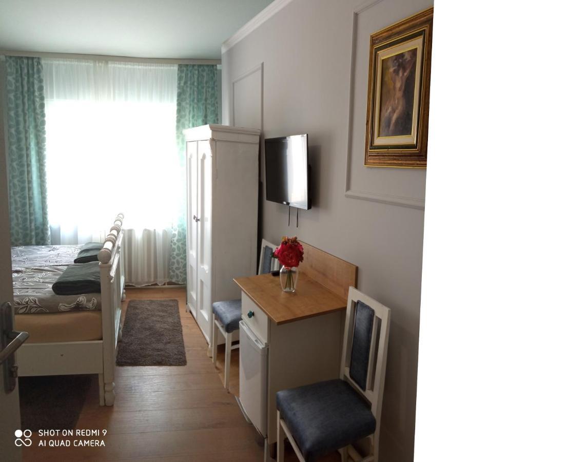 Villa Lucia - Apartments&Rooms Slavonski Brod Extérieur photo