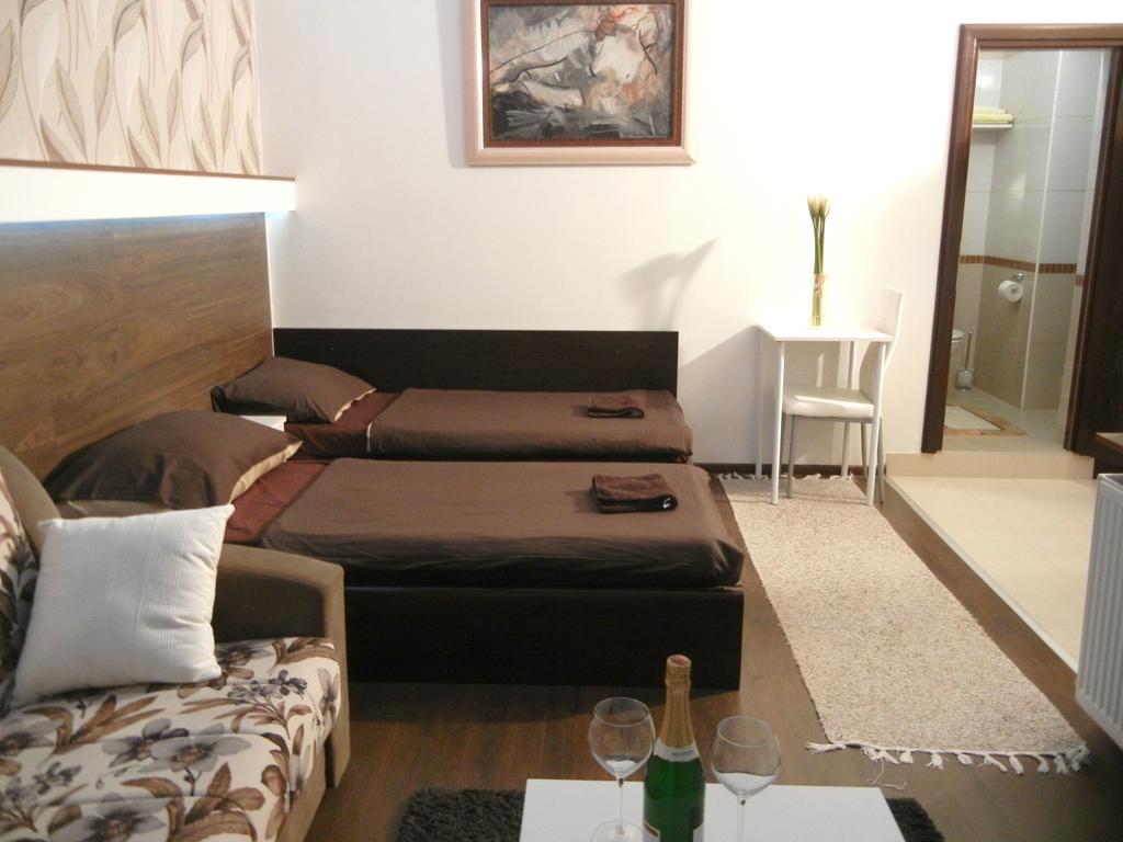 Villa Lucia - Apartments&Rooms Slavonski Brod Extérieur photo