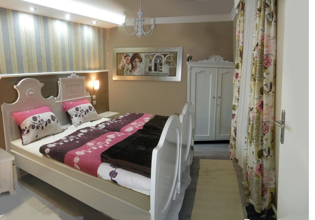 Villa Lucia - Apartments&Rooms Slavonski Brod Extérieur photo