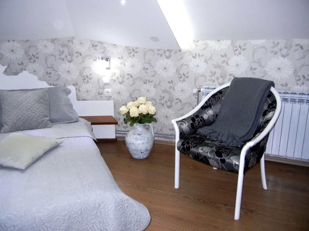 Villa Lucia - Apartments&Rooms Slavonski Brod Extérieur photo